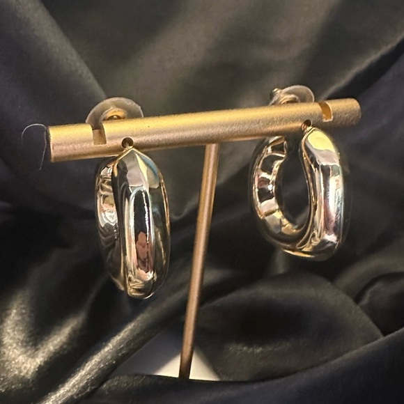 14K Gold Plated Hoop Earrings – Lightweight & Hypoallergenic Nickel & Lead Free - Picture 5 of 9